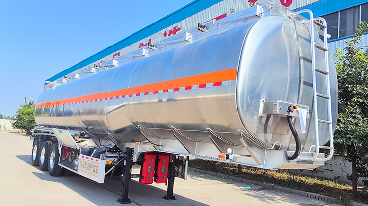 3 Axle Aluminum Tanker Trailer for Sale in Jamaica
