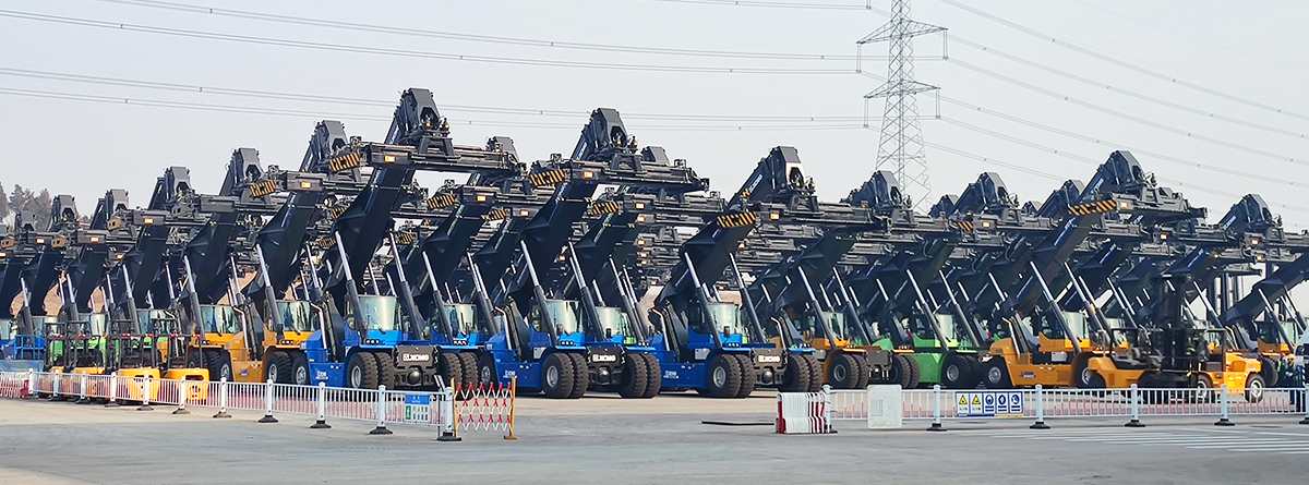 Apilador Retr&aacute;ctil y Manipulador de Contenedores en Venta en Costa Rica