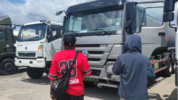 Customer Visiting Truck Factory