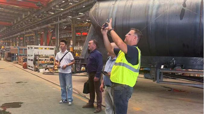 Customers visit our factory